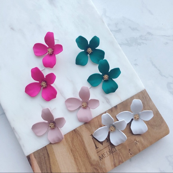 LAST Anthro Style Flower Silver Posts Earrings - Picture 2 of 8